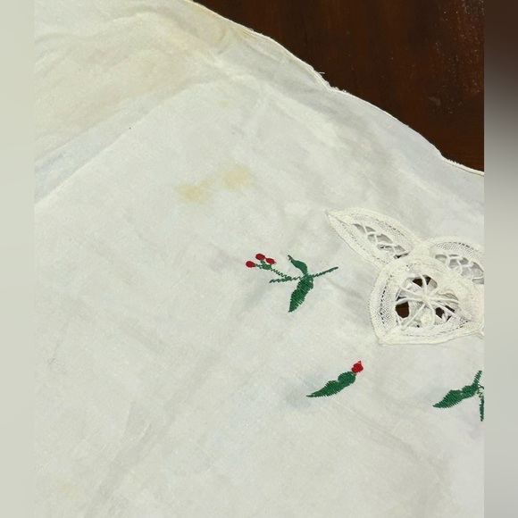 Heirloom Vintage Christmas Battenberg Lace embroidered tablecloth rectangle - Picture 10 of 12